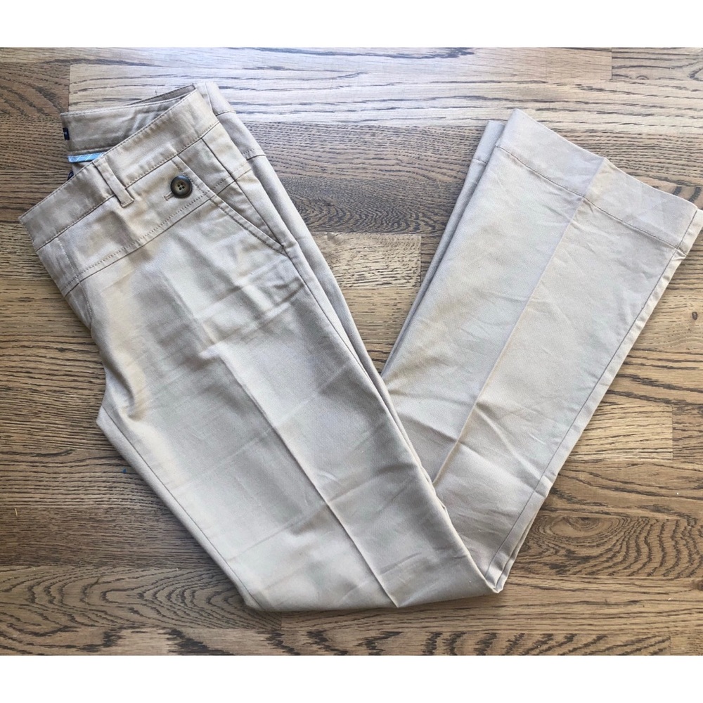 Women’s beige GAP hip sling fit pants!